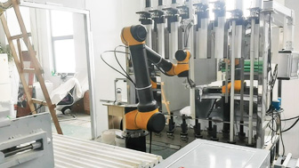 스트립 형태 자재의 투입/배출