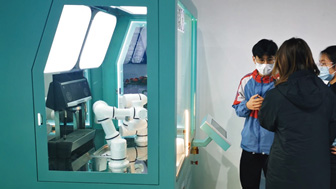 Double arm coffee machine